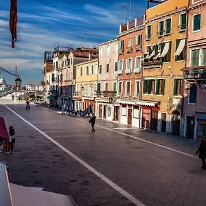 Superior In Via Garibaldi By Bricola Apartment Venedig
